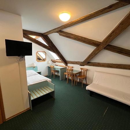 อดาลเบิร์ต อีโคโฮเทล Hotel ปราก ภายนอก รูปภาพ