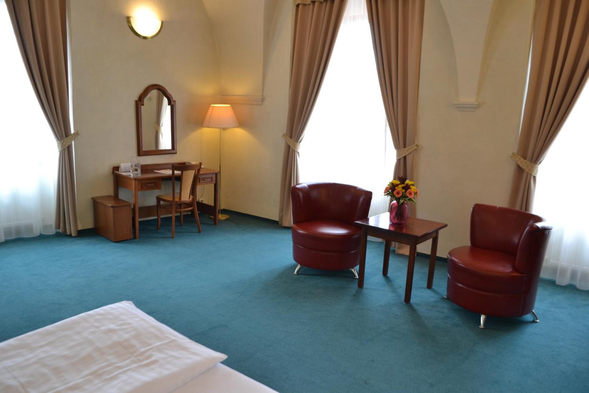 อดาลเบิร์ต อีโคโฮเทล Hotel ปราก ภายนอก รูปภาพ