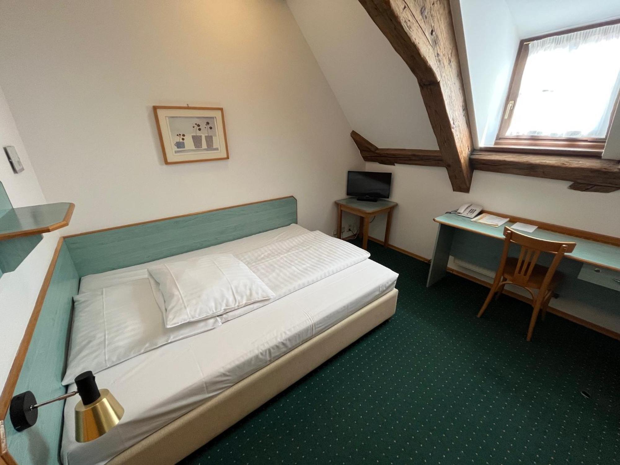 อดาลเบิร์ต อีโคโฮเทล Hotel ปราก ภายนอก รูปภาพ